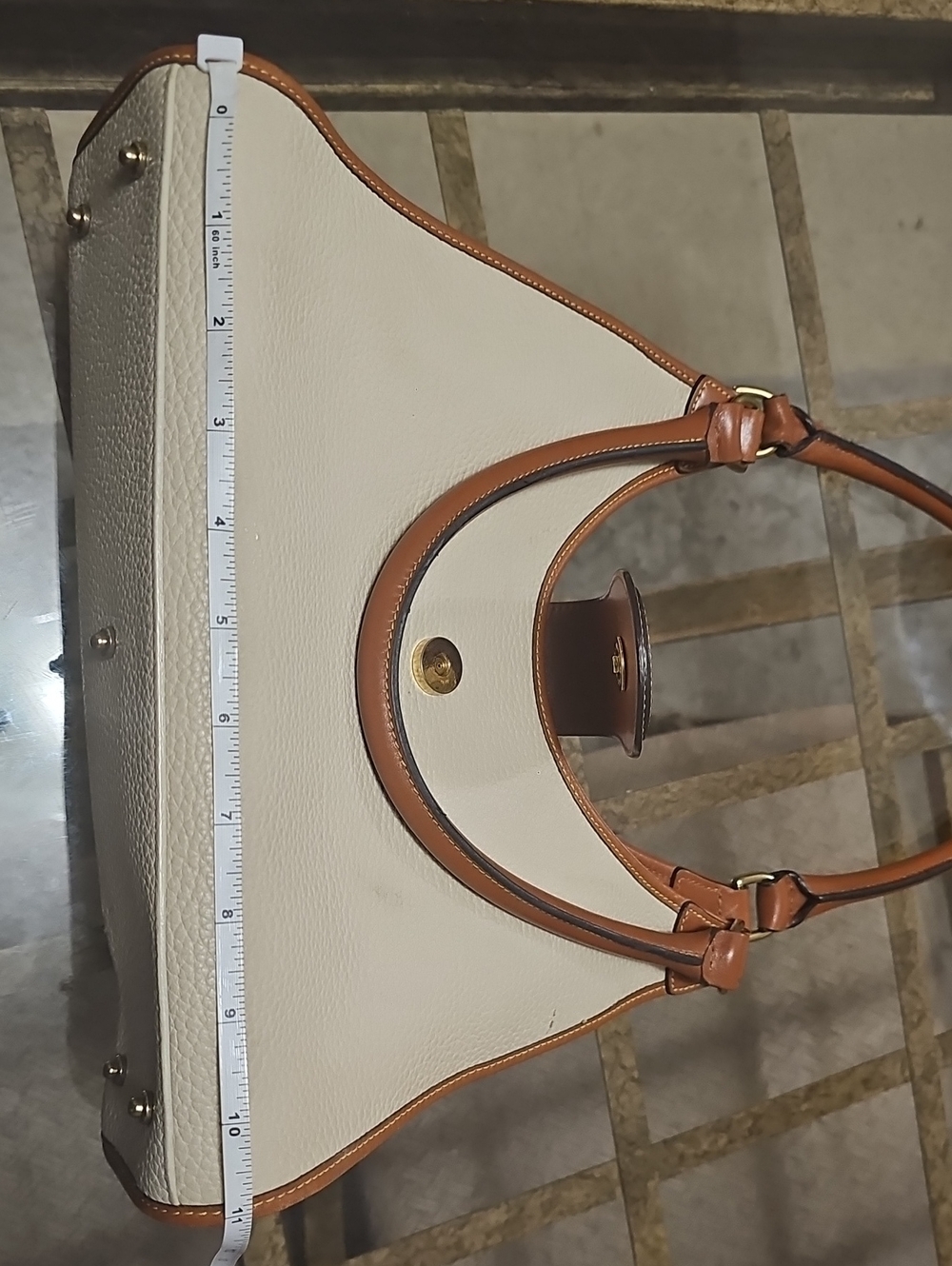 Dooney & Bourke Tan and Cream Leather Shoulder Bag ❤️ OFFERS WELCOMED!!❤️ - Picture 13 of 16